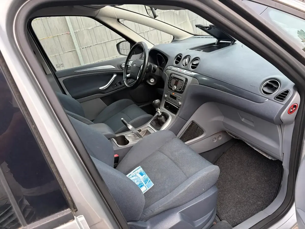 Käytetty Ford S-MAX S 140 HP (102 kW) 2007 Hopea Tila-auto