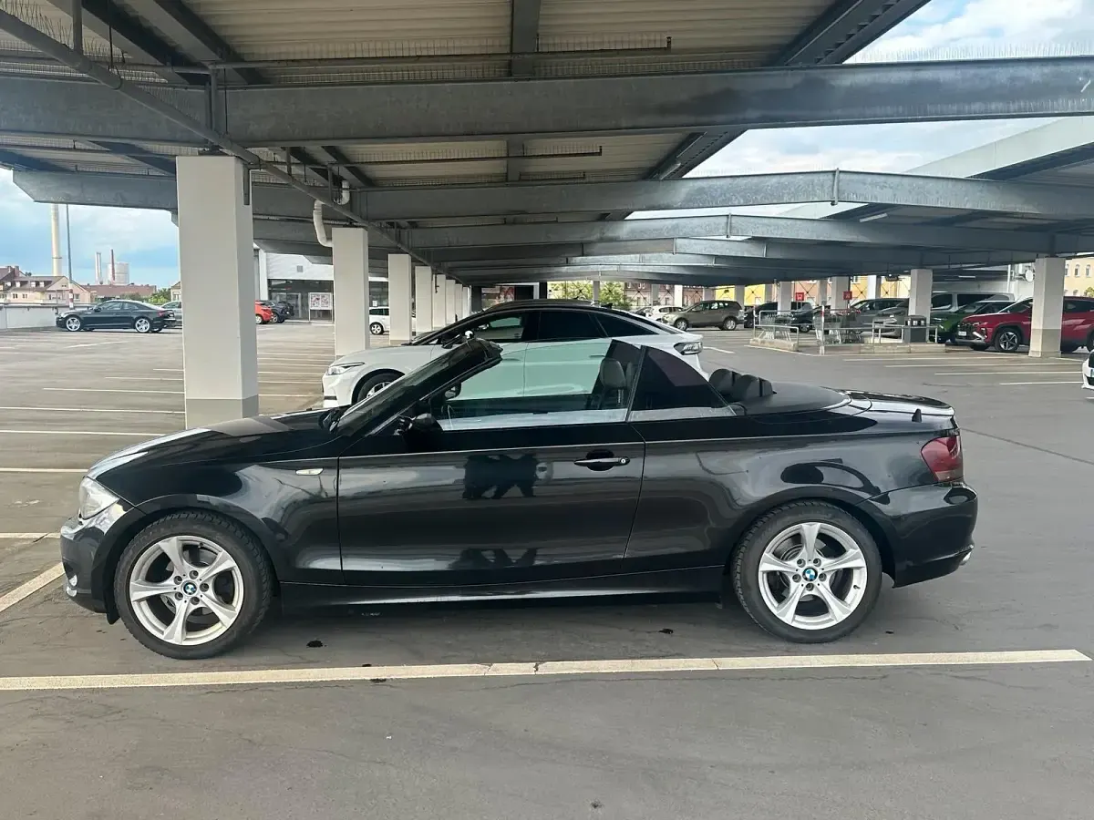 Gebraucht BMW 120 Cabriolet 177 PS (130 kW) 2011 Schwarz Cabrio