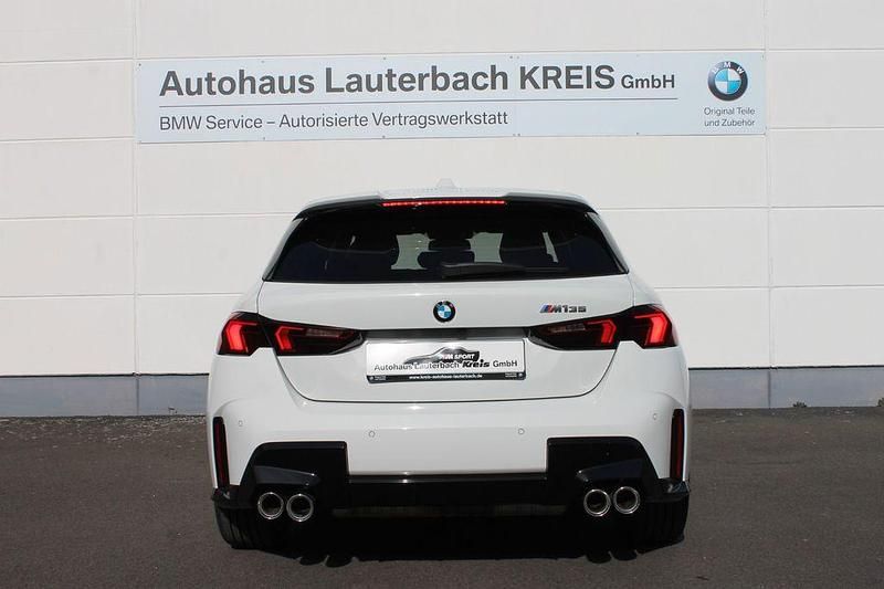 Gebraucht BMW M135 Performance 300 PS (220 kW) 2025 Weiß Kleinwagen