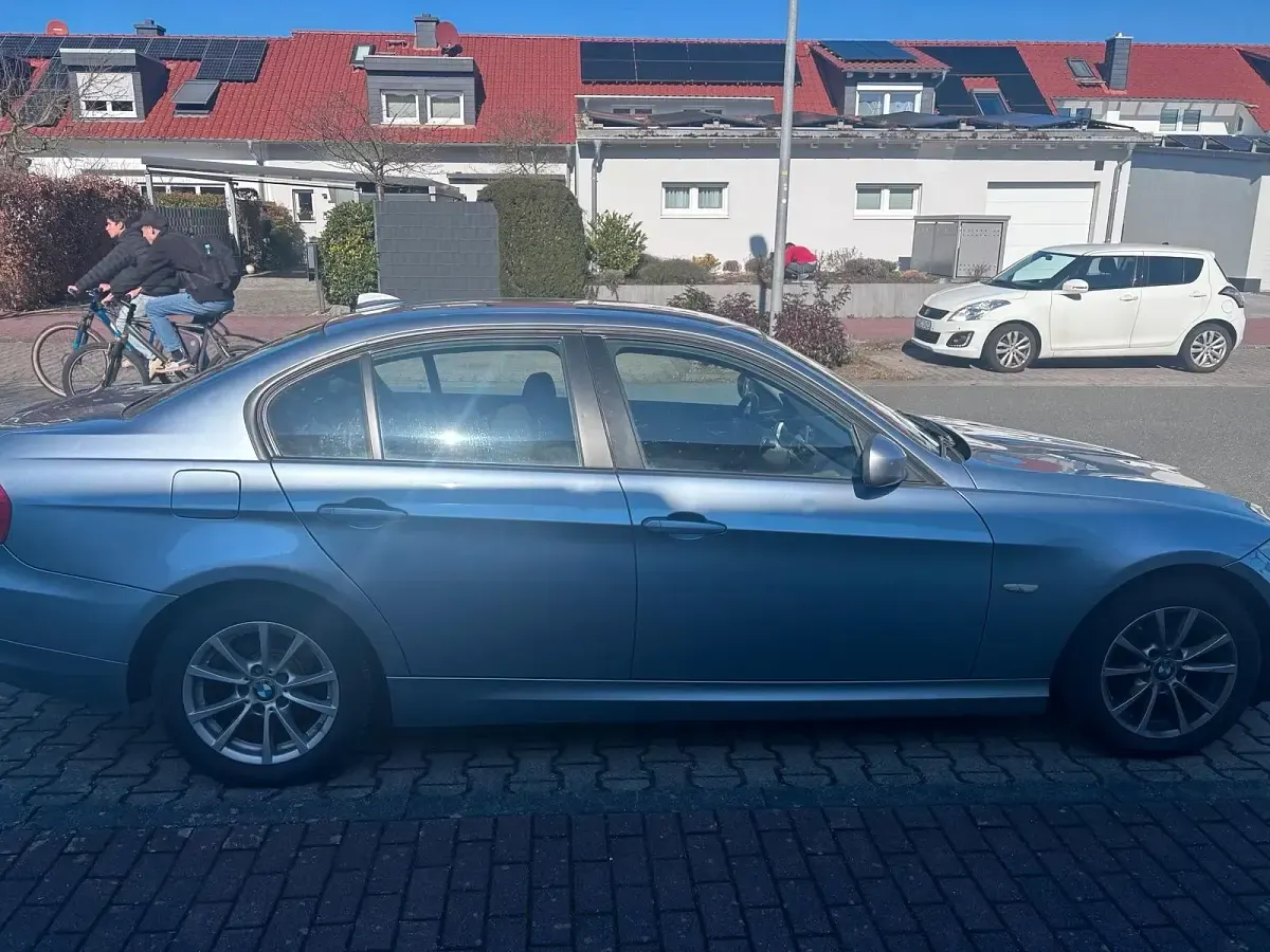Gebraucht BMW 318 143 PS (105 kW) 2008 Silber Limousine