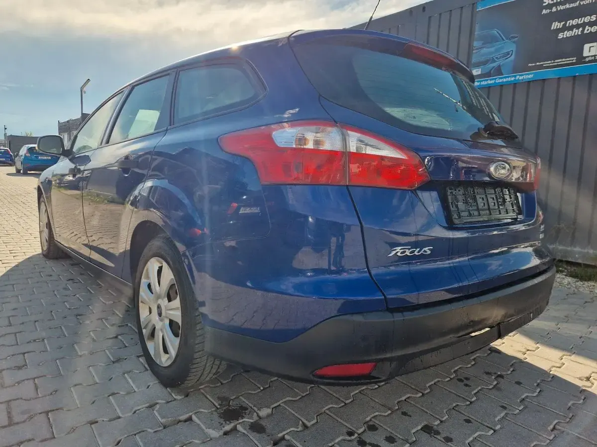 Gebraucht Ford Focus 101 PS (74 kW) 2014 Blau Kombi