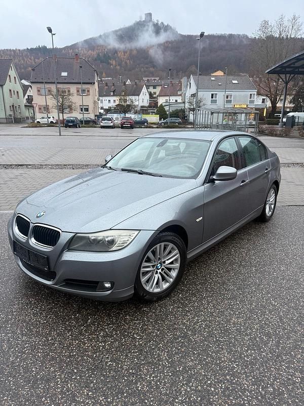 Grau Gebraucht 2009 BMW 320 Limousine | 4.199 € (Guter Preis) - Bild 1/4