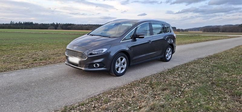 Gebraucht Ford S-MAX Titanium 210 PS (154 kW) 2017 Grau Van / Kleinbus