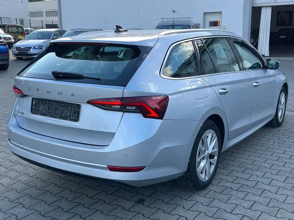 Gebraucht Skoda Octavia Style 150 PS (110 kW) 2021 Brilliantsilber metallic Kombi