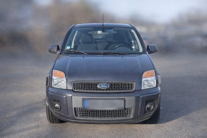 Gebraucht Ford Fusion Trend 80 PS (58 kW) 2010 Grau Kleinwagen