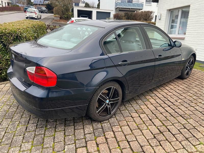 Gebraucht BMW 320 150 PS (110 kW) 2006 Blau Limousine
