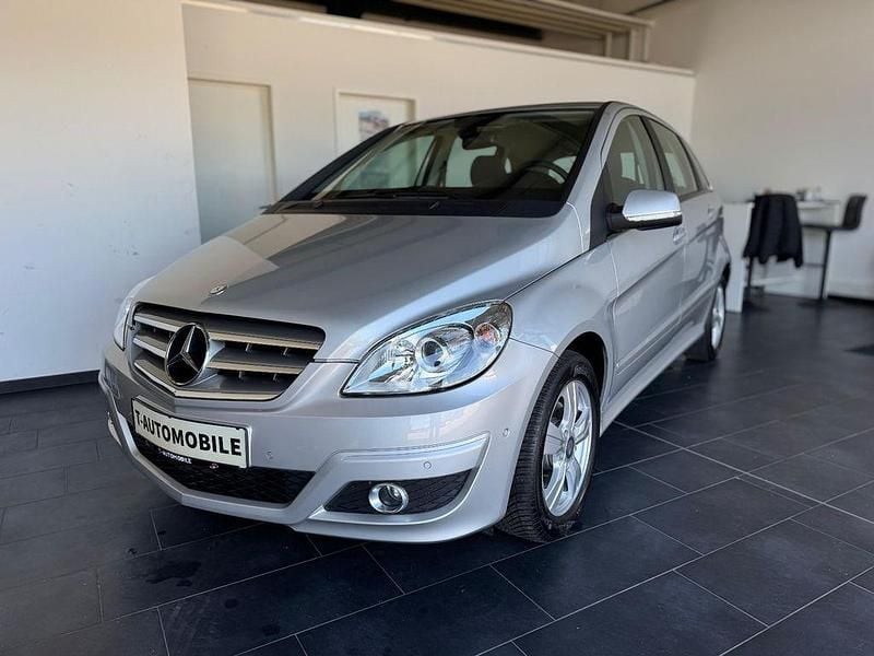Silber Gebraucht 2010 Mercedes B200 Van / Kleinbus | 10.490 € (Teuer) - Bild 1/4