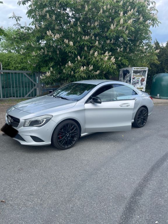 Silber Gebraucht 2013 Mercedes CLA200 Edition Limousine | 16.000 € (Guter Preis) - Bild 1/4