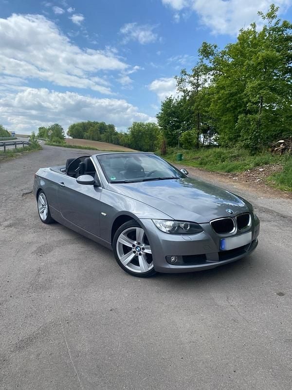 Grau Gebraucht 2009 BMW 320 Cabriolet Cabrio | 11.500 € (Fairer Preis) - Bild 1/4
