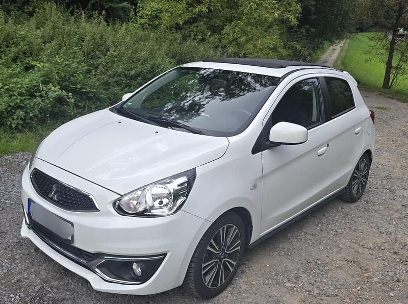 Weiß Gebraucht 2017 Mitsubishi Space Star Diamant Edition Kleinwagen | 7.200 € (Guter Preis) - Bild 1/4