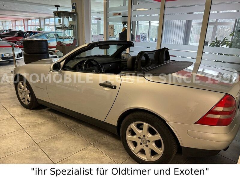 Brillantsilber Gebraucht 1997 Mercedes SLK230 Cabrio | 18.500 € - Bild 1/4