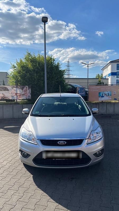 Silber Gebraucht 2009 Ford Focus Limousine | 4.000 € (Fairer Preis) - Bild 1/4