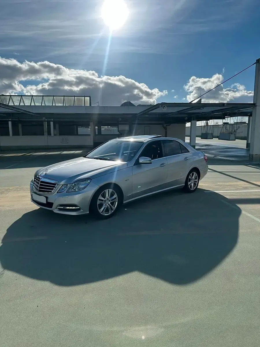 Używany Mercedes E350 Avantgarde 265 KM (194 kW) 2012 Srebrny Sedan/Limuzyna