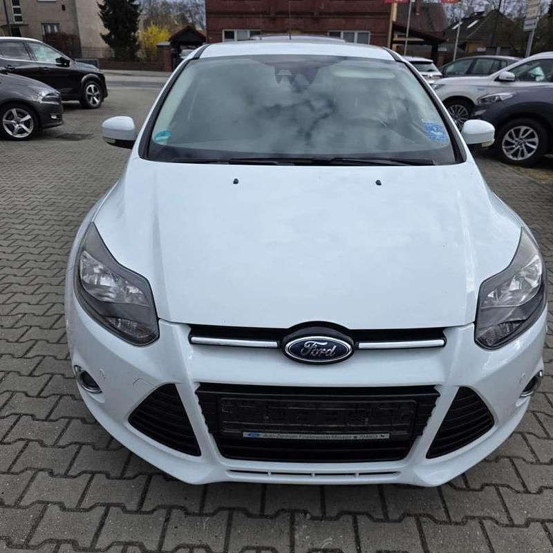 Gebraucht Ford Focus Titanium 101 PS (74 kW) 2014 Frostweiß Kleinwagen