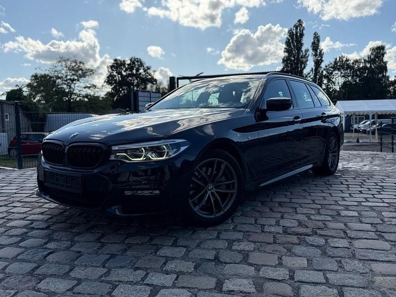 Schwarz Gebraucht 2018 BMW 520 M Sport Kombi | 18.950 € (Guter Preis) - Bild 1/4