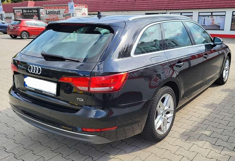 Gebraucht Audi A4 150 PS (110 kW) 2018 Schwarz Kombi