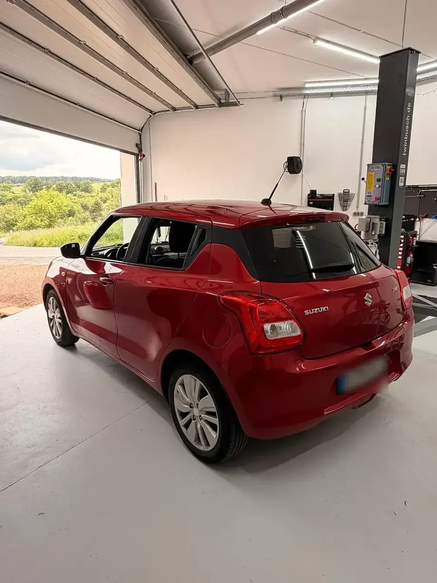 Usata Suzuki Swift 90 CV (66 kW) 2018 Rosso Utilitaria