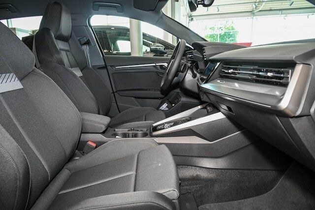 Gebraucht Audi A3 Ambiente 150 PS (110 kW) 2024 Brillantschwarz Limousine