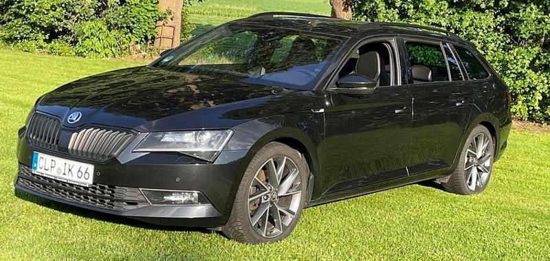 Schwarz Gebraucht 2017 Skoda Superb SportLine Kombi | 19.500 € (Fairer Preis) - Bild 1/4