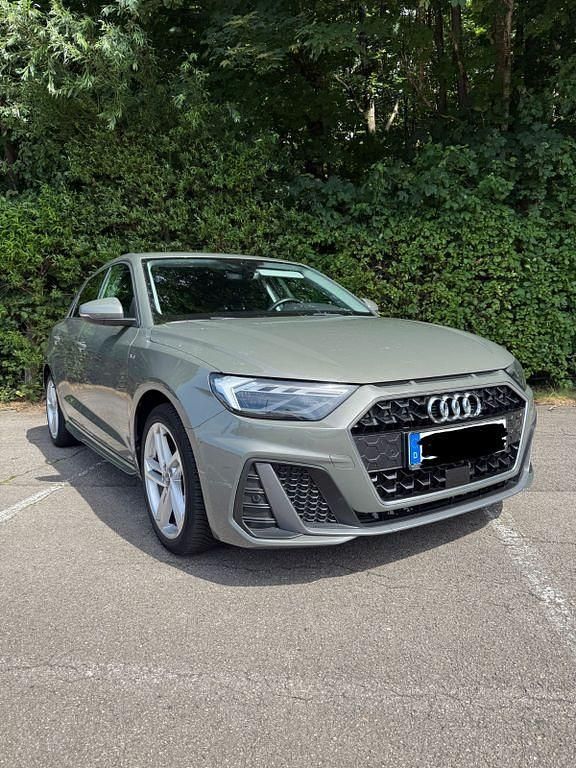 Grau Gebraucht 2021 Audi A1 Sportback S-Line Kleinwagen | 18.900 € (Fairer Preis) - Bild 1/4