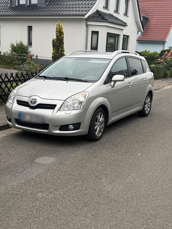 Silber Gebraucht 2009 Toyota Verso Van / Kleinbus | 4.700 € (Guter Preis) - Bild 1/4