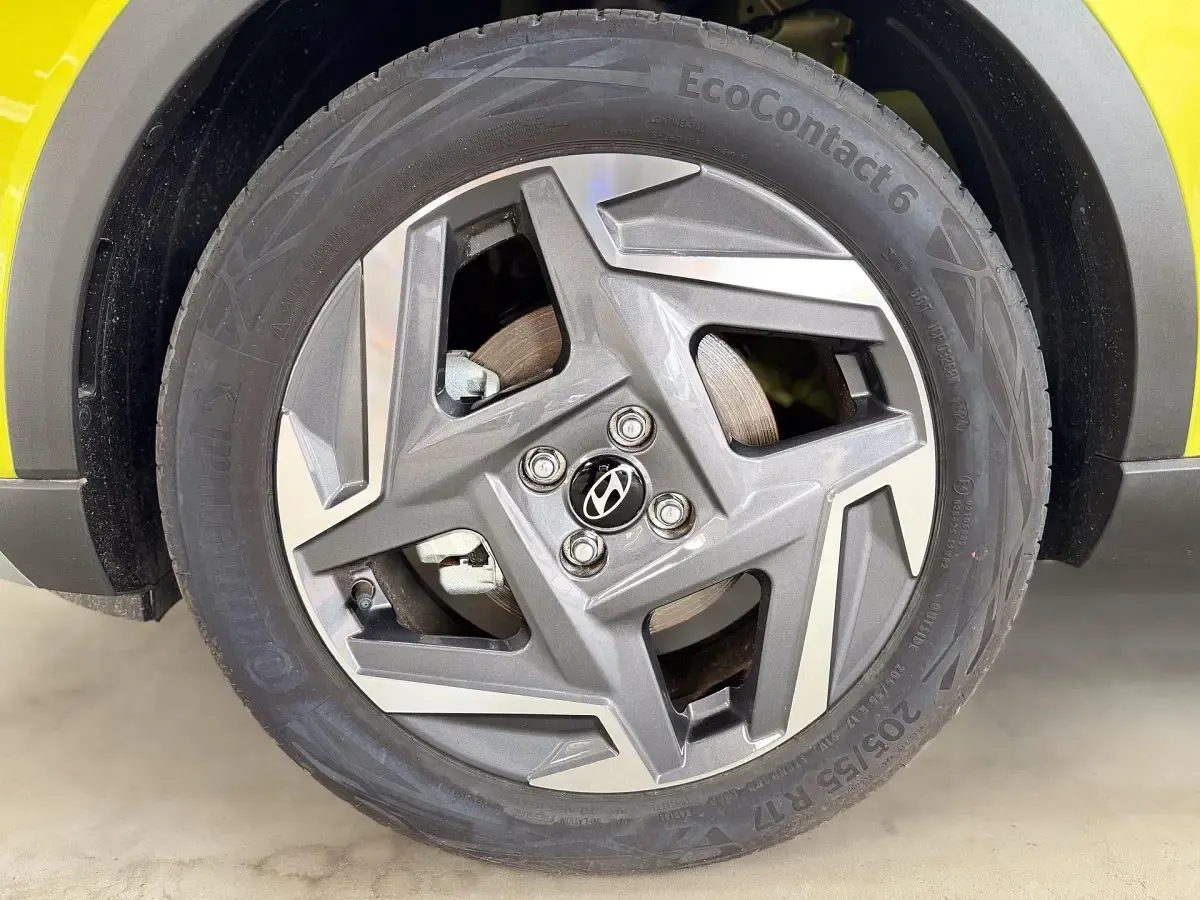 Gebraucht Hyundai Bayon Premium 100 PS (73 kW) 2024 Lucid lime dach schwarz 5n6 SUV