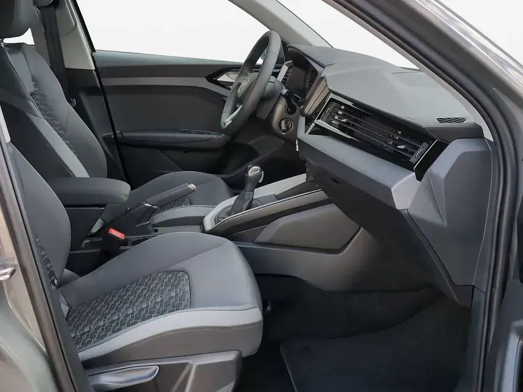 Gebraucht Audi A1 S-Line 150 PS (110 kW) 2025 Chronosgrau metallic SUV