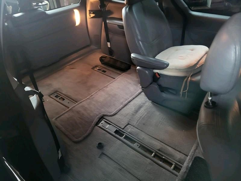 Gebraucht Chrysler Voyager 157 PS (115 kW) 1997 Violet Van / Kleinbus