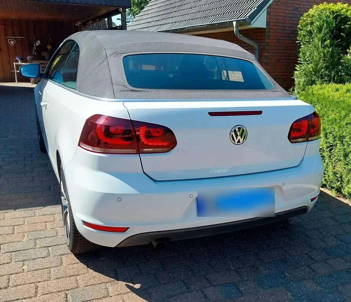 Gebraucht VW Golf Cabriolet Life 105 PS (77 kW) 2014 Weiß Cabrio