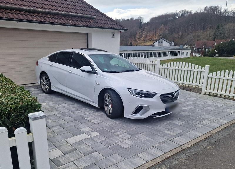 Usado Opel Insignia 209 HP (153 kW) 2019 Branco Coupé