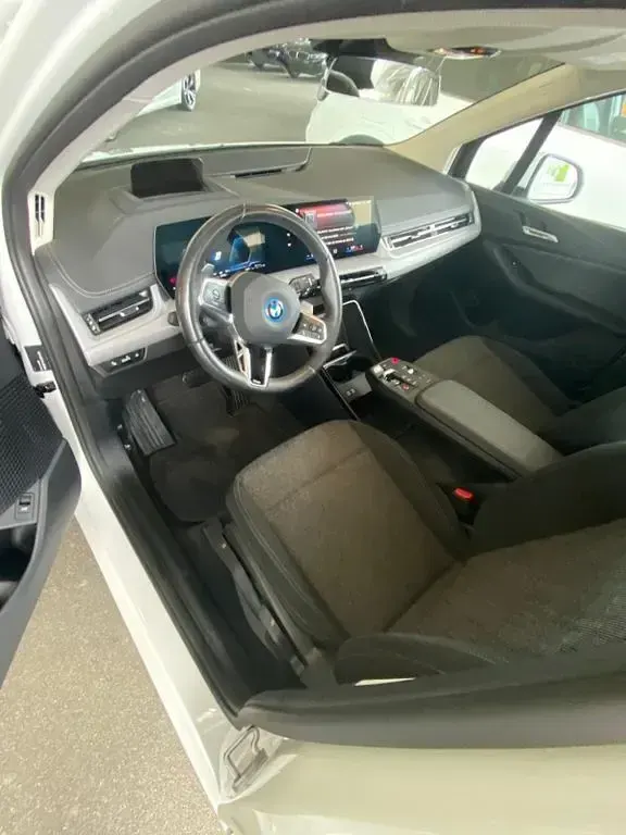 Gebraucht BMW 225 Active Tourer 245 PS (180 kW) 2023 Weiß Van / Kleinbus