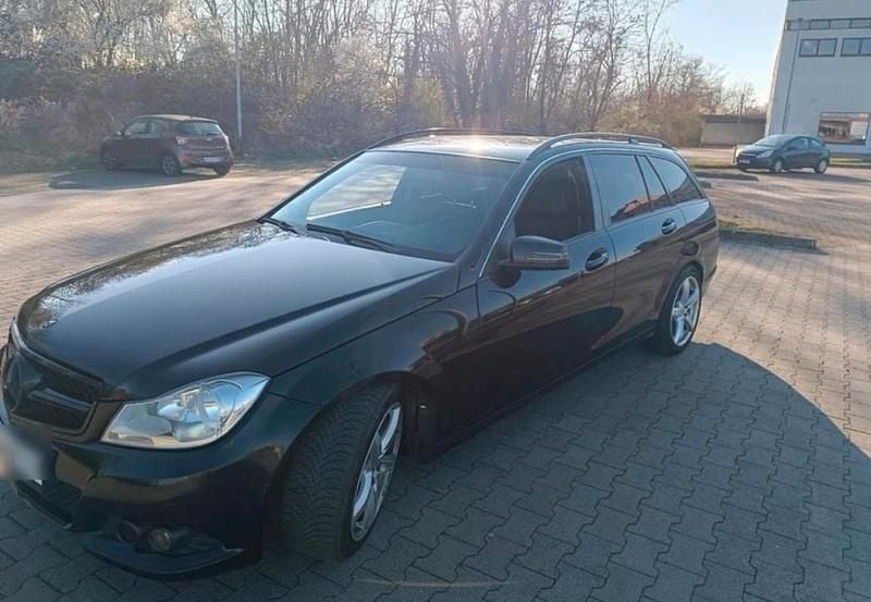 Gebraucht Mercedes C180 170 PS (125 kW) 2012 Schwarz Kombi