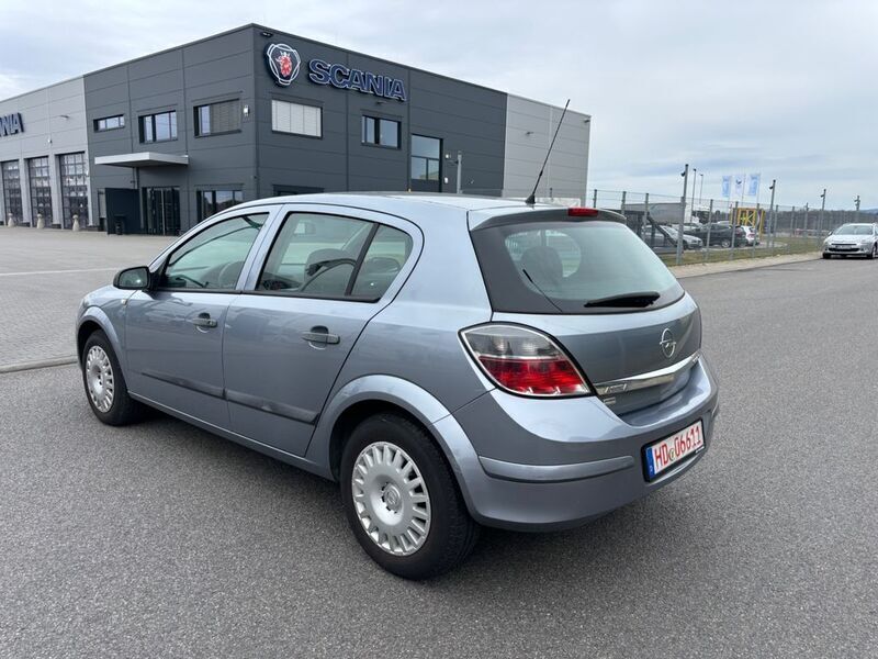 Gebraucht Opel Astra 90 PS (66 kW) 2009 Silber Kleinwagen