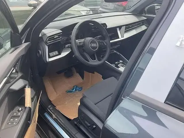 Neu Audi A3 204 PS (150 kW) 2026 Grau