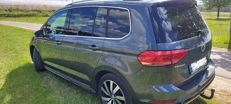Gebraucht VW Touran Highline 150 PS (110 kW) 2019 Grau Van / Kleinbus