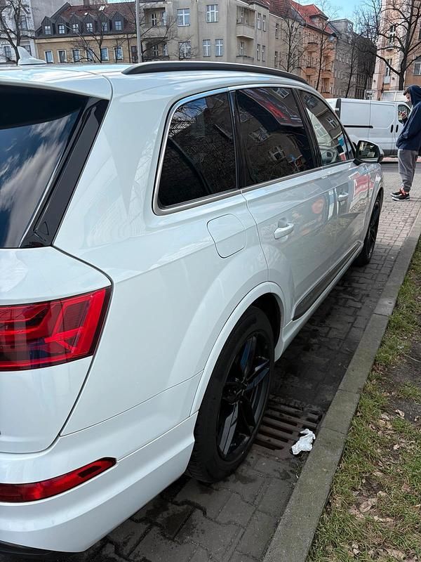 Używany Audi Q7 Exclusive 272 KM (200 kW) 2016 Biały SUV