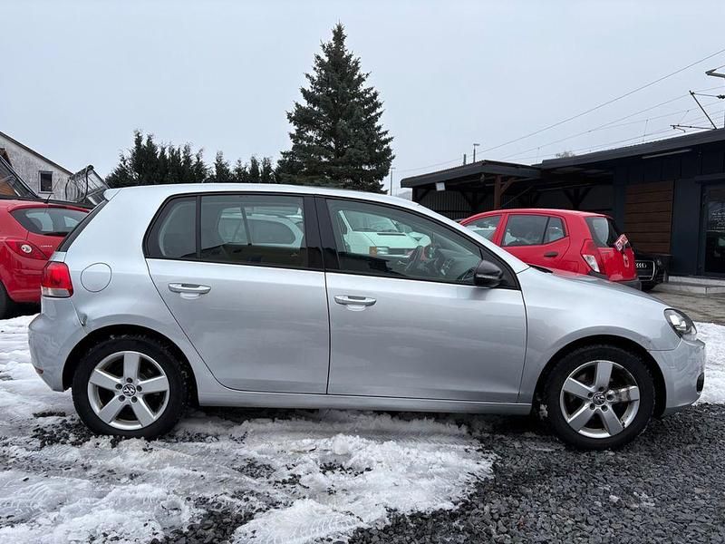 Gebraucht VW Golf Comfortline 105 PS (77 kW) 2012 Silber Limousine