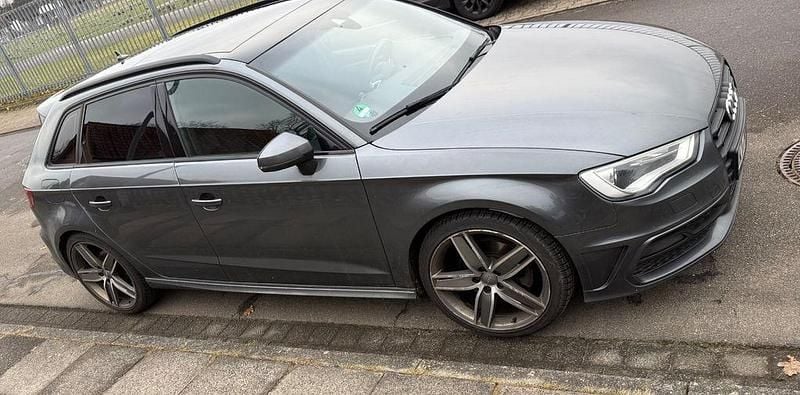 Grau Gebraucht 2015 Audi A3 S-Line Limousine | 15.950 € (Fairer Preis) - Bild 1/4