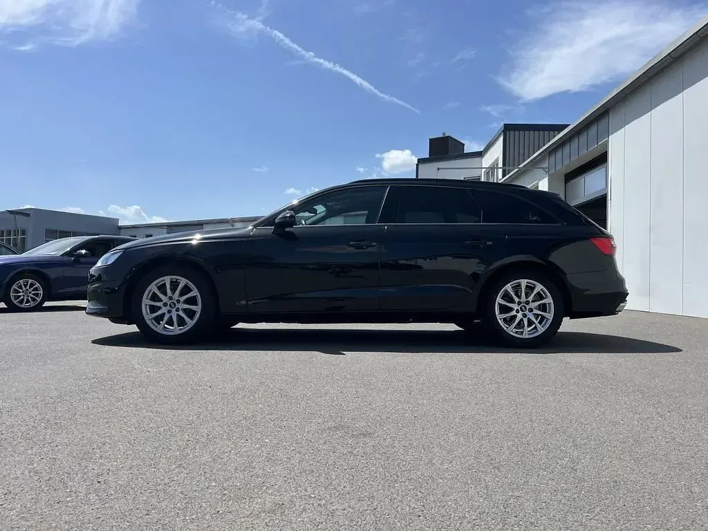 Gebraucht Audi A4 150 PS (110 kW) 2022 Mythosschwarz Kombi