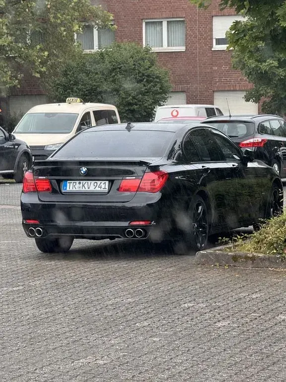 Gebraucht BMW 730 245 PS (180 kW) 2010 Schwarz Limousine