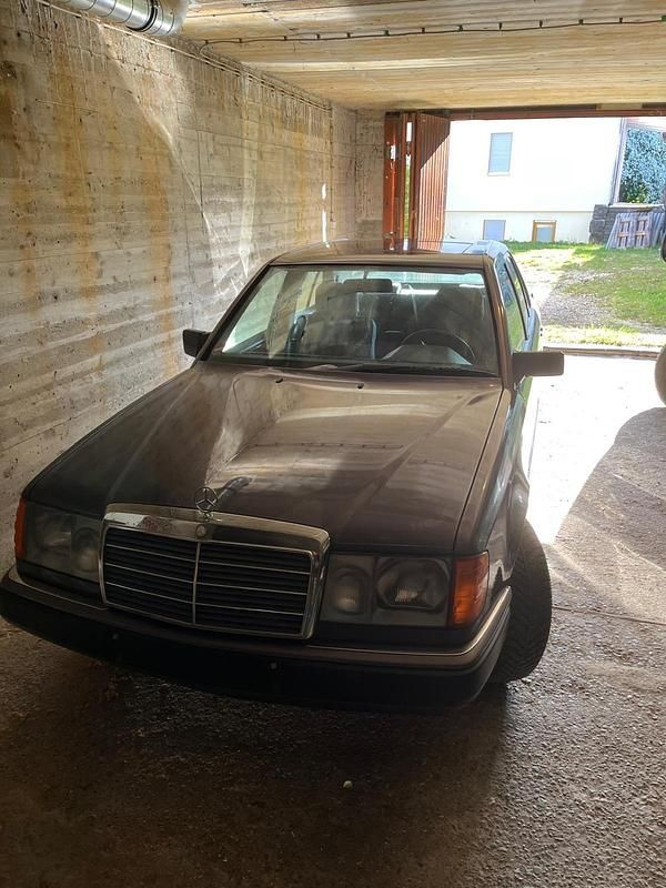 Second-hand Mercedes 200 75 CP (55 kW) 1992 Gri Berlinǎ