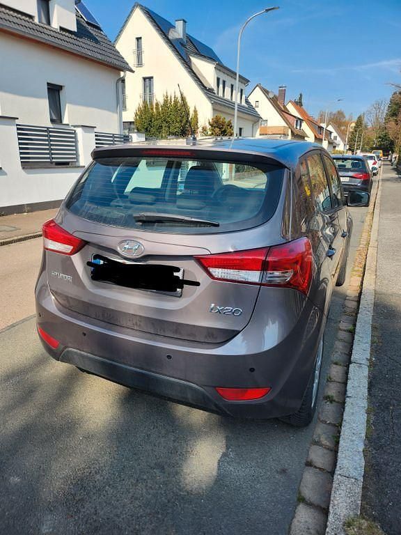 Gebraucht Hyundai ix20 Classic 90 PS (66 kW) 2011 Braun Kleinwagen