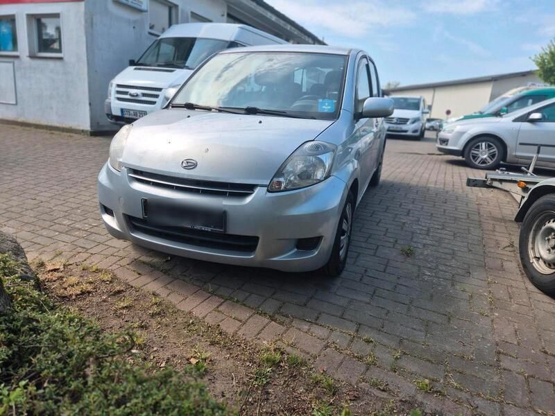 Grau Gebraucht 2010 Daihatsu Sirion Kleinwagen | 1.700 € (Guter Preis) - Bild 1/4