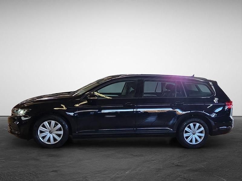 Gebraucht VW Passat Basis 150 PS (110 kW) 2021 Schwarz Kombi
