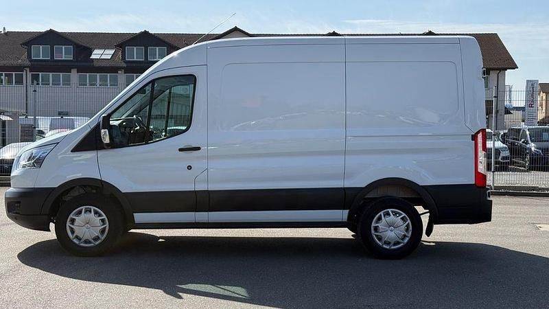 Gebraucht Ford Transit Trend 131 PS (96 kW) 2018 Weiß Van / Kleinbus