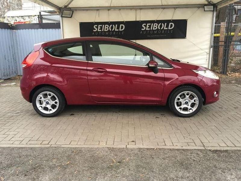 Gebraucht Ford Fiesta Titanium 104 PS (76 kW) 2012 Violett Kleinwagen