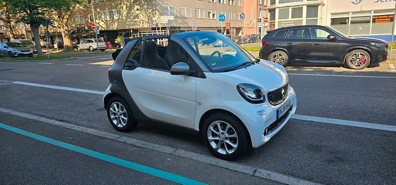 Weiß Gebraucht 2019 Smart ForTwo Electric Drive Cabrio | 8.980 € (Superpreis) - Bild 1/4