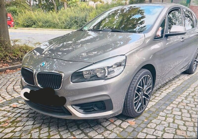 Gebraucht 2015 BMW 218 Active Tourer Van / Kleinbus | 9.800 € (Fairer Preis) - Bild 1/4