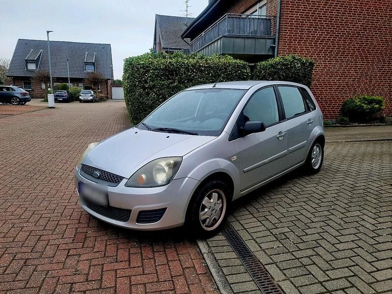 Gebraucht Ford Fiesta 80 PS (58 kW) 2008 Grau Kleinwagen