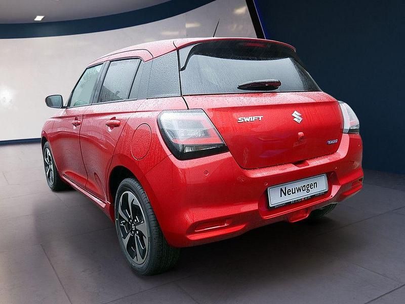 Neu Suzuki Swift Comfort+ 83 PS (61 kW) 2025 Rot Limousine